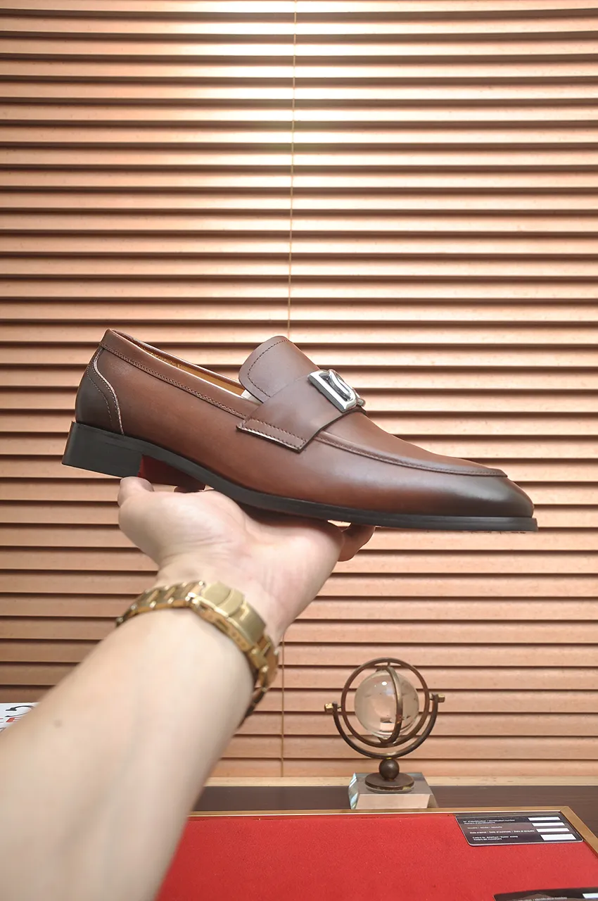 Men's men's shoes 💰500💶🌲 DG top 🔍🔍Men's new leather shoes 🚹 are on sale at the same time at the counter ⚠The uppers are imported cowhide from Italy, the entire imported cowhide lining, imported accessories 💪💪, completely 1⃣️ vs 1⃣️ replica 🇮 🇹💪💪, ⚠Sole: The original sole is specially provided by the original factory, the exclusive movable molded sole is super comfortable, ⚠The original factory follows the order, 🔍🔍high quality, you can enter and exit the counter at will, welcome to compare ⚠Size: 38-44 (45 customized)